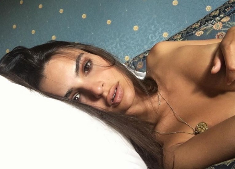 18+ fotke: Emily Ratajkowski pozirala potpuno gola, fanove šokirao njen izgled