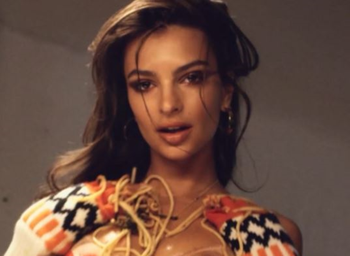 VIDEO "Povraća mi se, vulgarna si": Emily Ratajkowski objavila seksi video i podijelila internet
