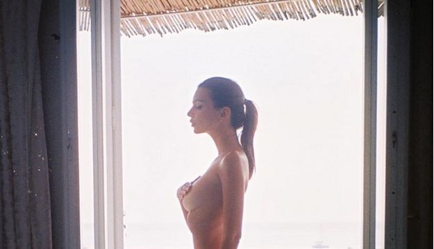 Emily Ratajkowsky krši sva pravila Instagrama: Objavila fotke na kojima je potpuno gola