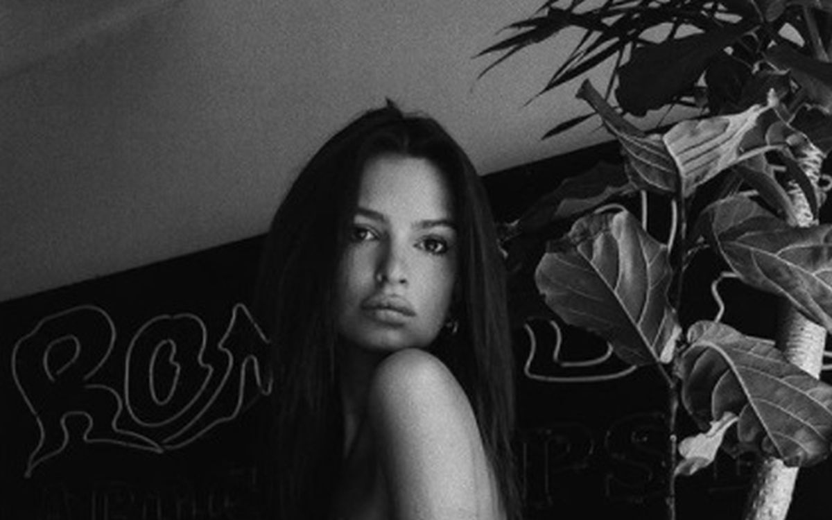 Emily Ratajkowski pozirala sasvim gola pa je napali zbog jednog detalja