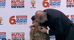 VIDEO Turski predsjednik uplakanoj curici: Ako umreš u borbi, stavit ćemo zastavu na tebe, daj bože