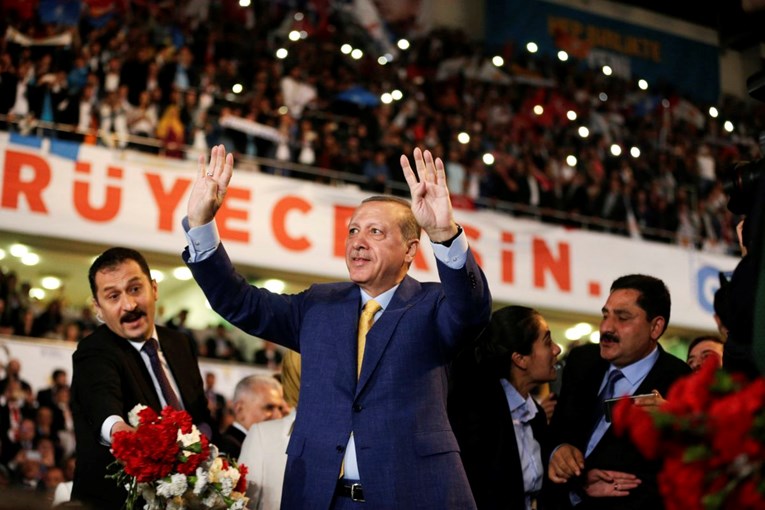 Erdogan - prvi Turčin u 70 godina na čelu države i stranke
