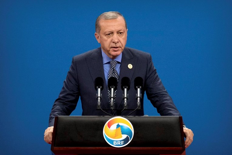 Erdogan najavio produženje stanja nužde u zemlji, nastavlja vladati dekretima