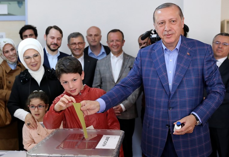 Erdogan: Nisam diktator nego smrtnik, mogu umrijeti bilo kada