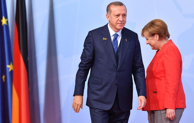 Nakon uhićenja nekoliko njemačkih državljana, Merkel najavila restrikciju trgovine s Turskom