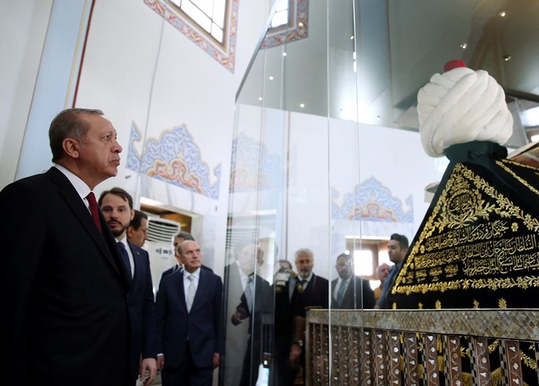 Erdogan kao sultan: Promatrači referenduma trebaju znati gdje im je mjesto