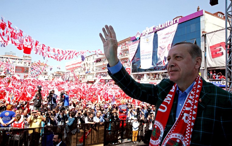 Zašto su Turci koji žive u demokraciji dali diktatorske ovlasti Erdoganu?