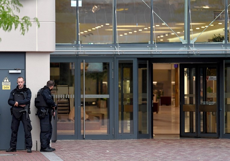 TERORISTIČKA PRIJETNJA Policija u Essenu blokirala okolicu trgovačkog centra