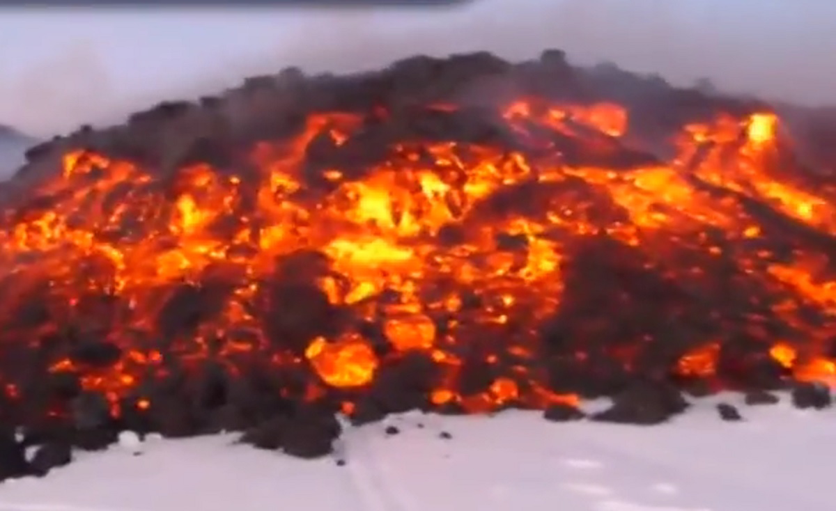 VIDEO Treća erupcija Etne u samo tri tjedna, izbacuje lavu 200 metara u zrak
