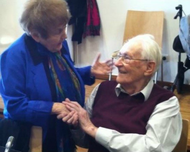 Židovka koja je preživjela holokaust oprostila nacističkom stražaru: "Pružila sam mu ruku, a on se onesvijestio"