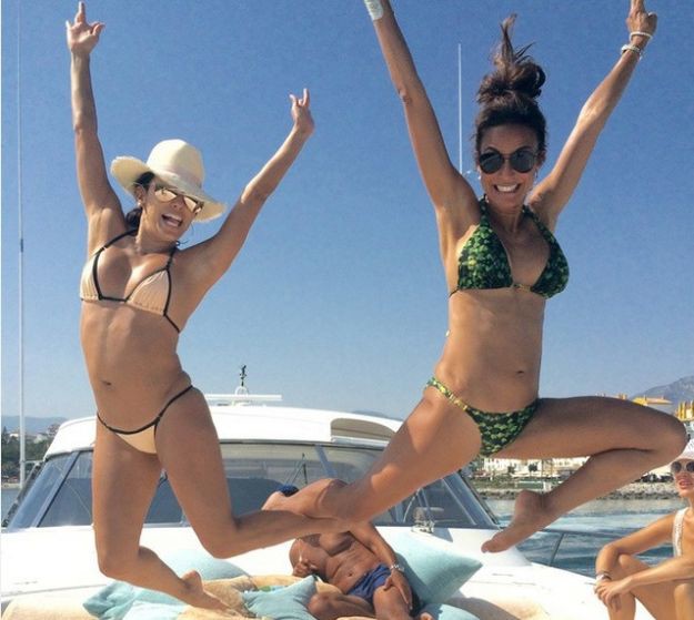 Eva Longoria žari i pali u minijaturnom bikiniju
