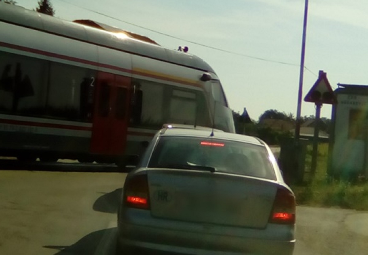 U Novakovcu izbjegnuta nesreća u posljednji tren - vlak prolazio, a rampa se nije spustila