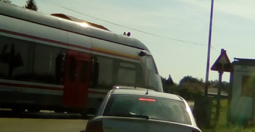 U Novakovcu izbjegnuta nesreća u posljednji tren - vlak prolazio, a rampa se nije spustila