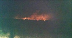 Veliki požar u Arizoni nakon pada borbenog zrakoplova F-16 na plinovod
