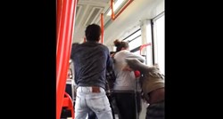 VIDEO I Britanci pišu o ovoj tučnjavi iz beogradskog tramvaja