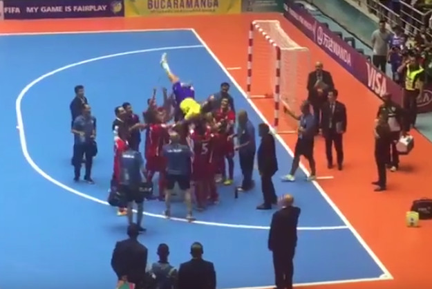 VIDEO Bog futsala u penziju otišao genijalnim hat-trickom i na rukama suparnika