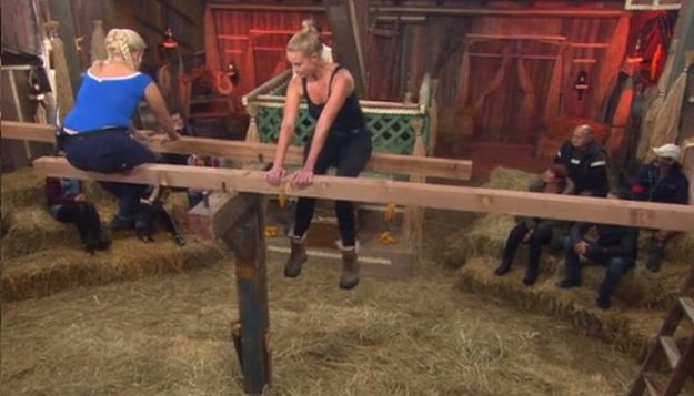 Farmerica Anna začas prepilila gredu, Kristina pala k´o kruška