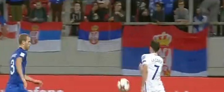 Srpske zastave po cijelom stadionu na kojem igra Hrvatska