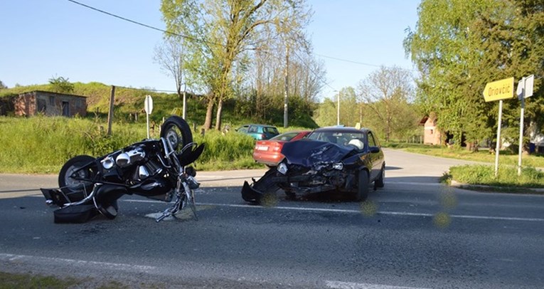 Prometna nesreća kod Slavonskog Broda, teško ozlijeđen motociklist
