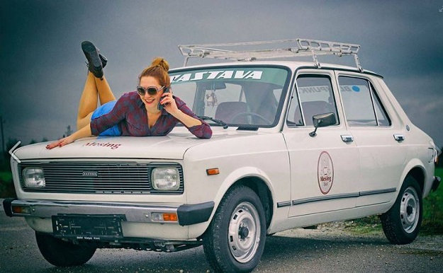 Savjeti za slušanje glazbe u autu iz Jugoslavije mogli bi vas dobro nasmijati