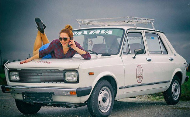 Savjeti za slušanje glazbe u autu iz Jugoslavije mogli bi vas dobro nasmijati