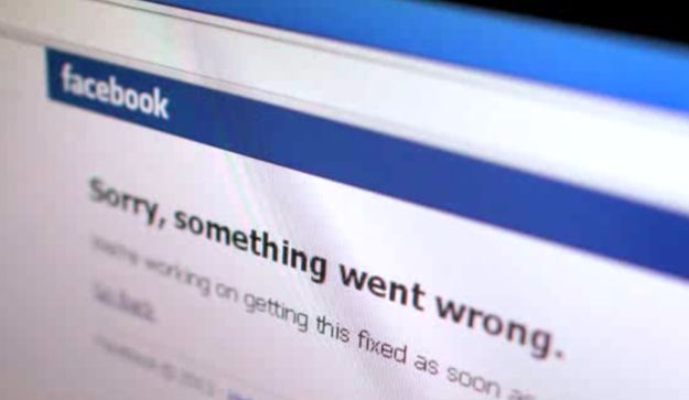 Komplicirano je: Razvela se preko Facebooka
