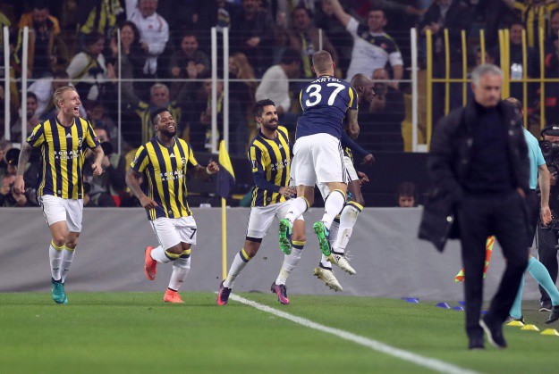 Fenerbahče srušio United, Rooney zabio golčinu, Mourinho ostao bez Pogbe