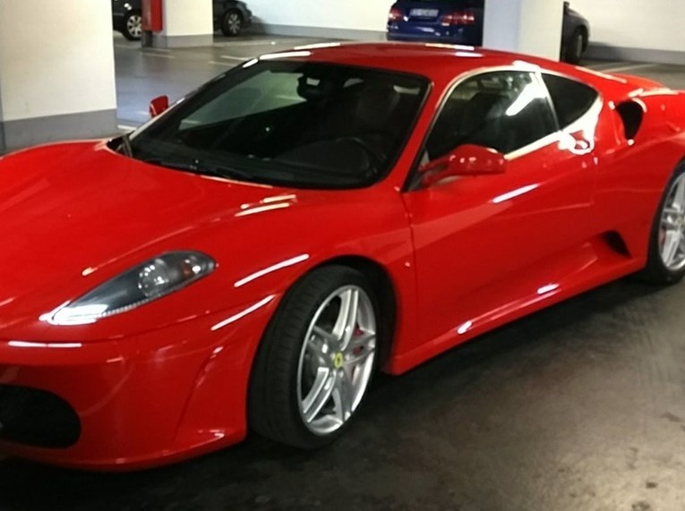 "Para možeš imati kao blata, ali pristojnost...": Morate vidjeti kako se parkirao ovaj Zagrepčanin s Ferrarijem