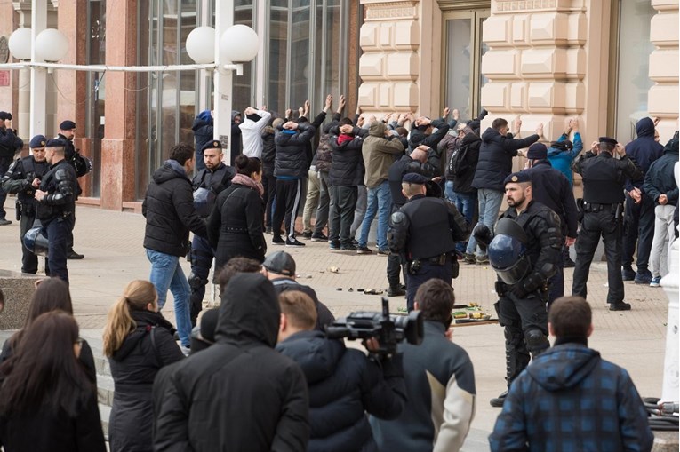 Crnogorski huligani razbijali i urlali po centru Zagreba, pogledajte kako ih je policija privela