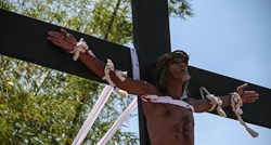 Filipinski katolici se bičuju i razapinju na križ, organizatori u to žele uvući i djecu