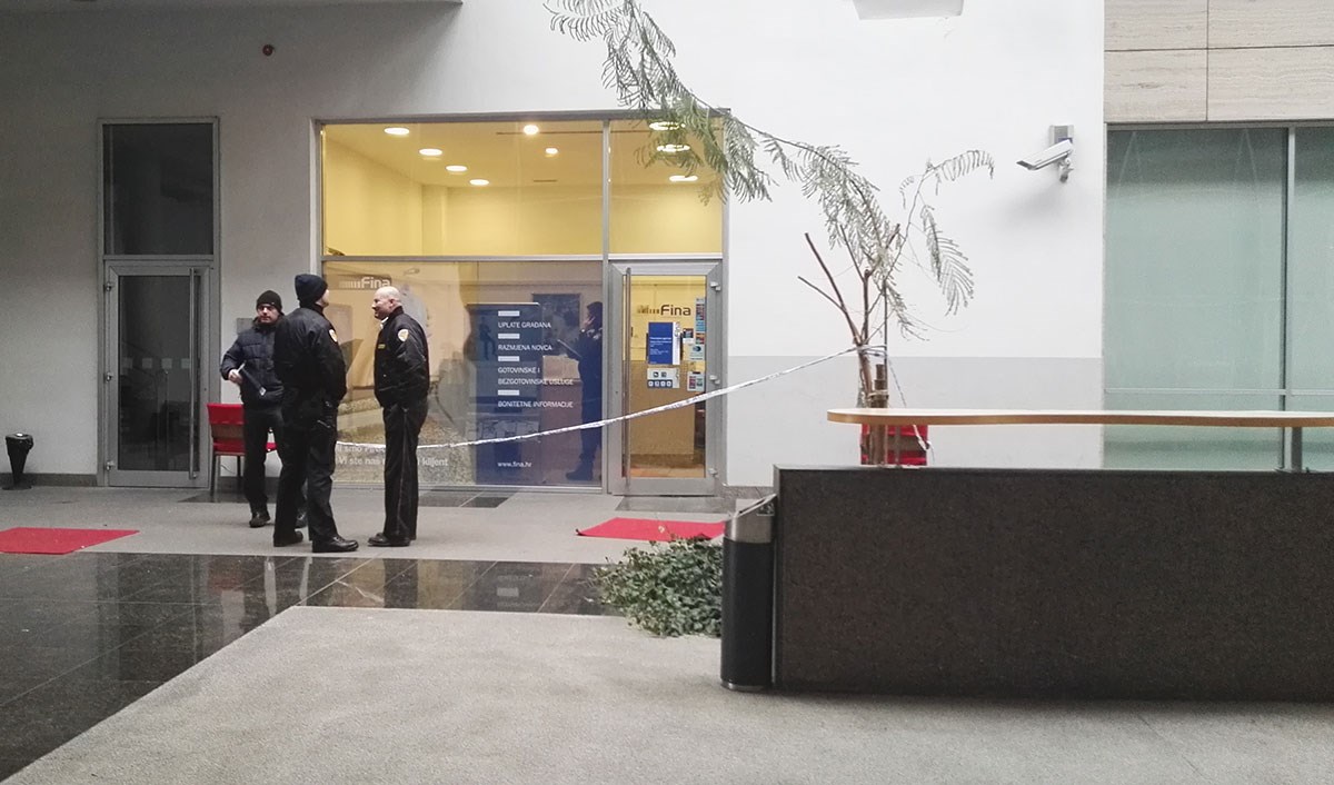 FOTO Opljačkana poslovnica Fine u Zagrebu, Hitna pomoć na terenu