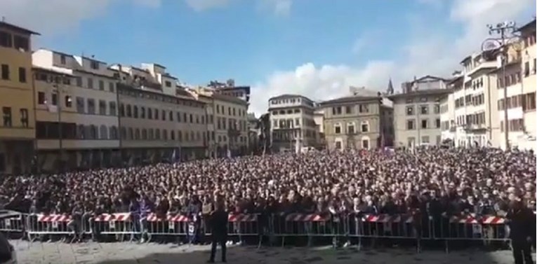 FIRENCA PLAČE S BADELJOM Hrvatski zamjenik pokojnog kapetana održao dirljiv govor pred cijelim gradom