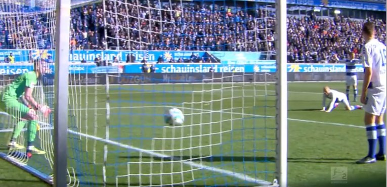 U Bundesligu dolazi golman koji je primio najgluplji gol u povijesti