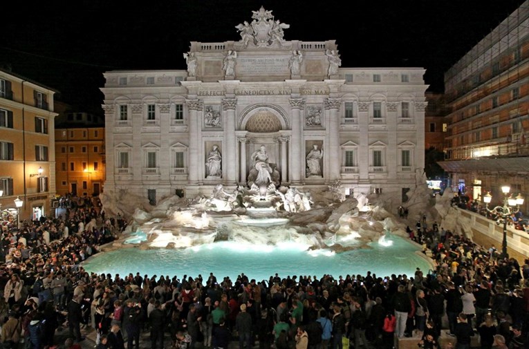 Nećete vjerovati koliko su novca turisti ubacili u slavnu Fontanu di Trevi (i to samo prošle godine)