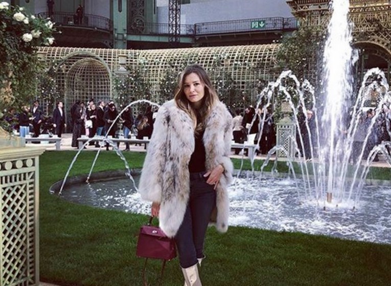 Mirela Forić na Chanelovu reviju u Parizu stigla u omiljenim Balenciaga čizmama