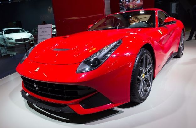 PREUZMITE BESPLATNIH 50 EURA i trgujte dionicama Ferrarija na burzi