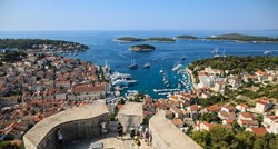 FOTO Hvarski turisti rado posjećuju Forticu s koje je predivan pogled na grad i Paklenske otoke