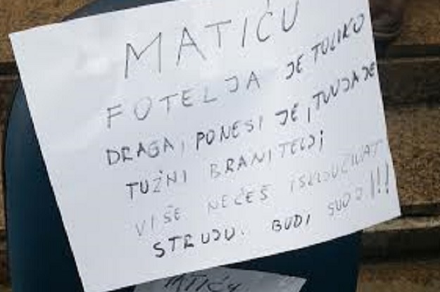 Šatoraši Matiću ostavili fotelju i poruku, evo što su mu poručili