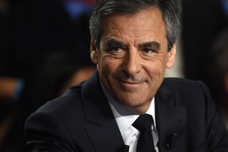 Francuski konzervativac Fillon se nakon izbornog poraza povlači s dužnosti