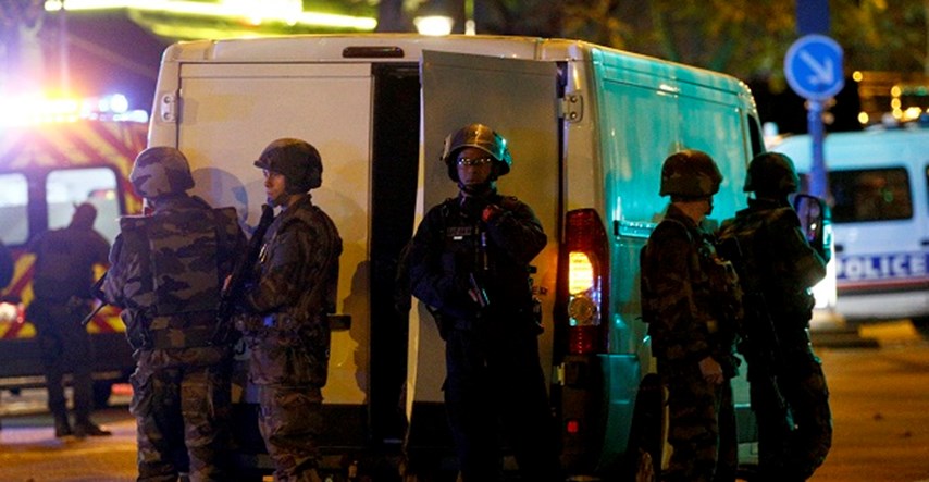 Francuska policija tijekom noći pretresla 118 kuća, uhitila 25 osoba i oduzela 34 komada oružja