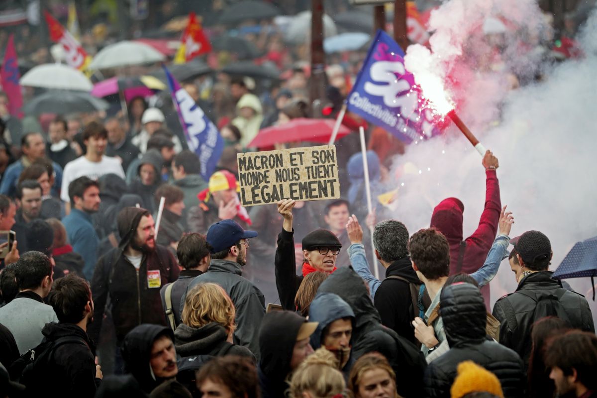 Veliki prosvjedi u Francuskoj: "Macron, gotov si, lijenčine su na ulicama"