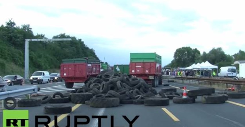 Francuski seljaci traktorima blokirali granicu sa Španjolskom i Njemačkom