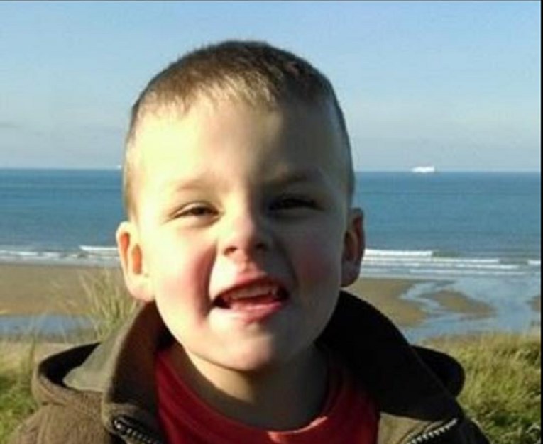 TRAGEDIJA U FRANCUSKOJ Umro petogodišnjak, očuh ga kaznio zbog mokrenja u krevet