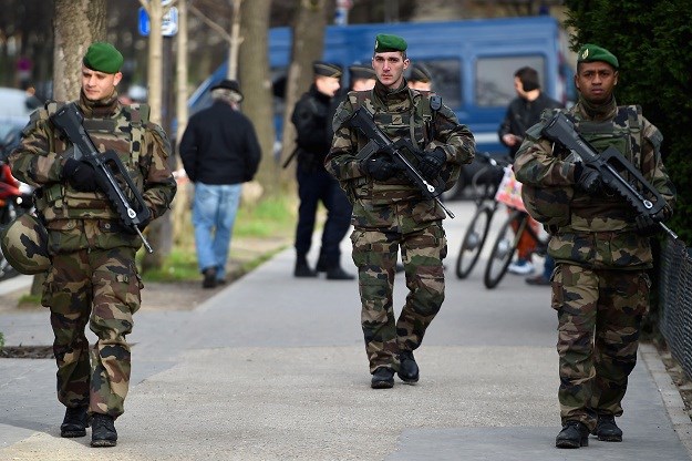 Francuska policija traga za šestoricom terorista