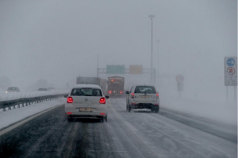 VOZAČI, OPREZ Olujni vjetar i zimski uvjeti na cestama, zatvoreni dijelovi A1