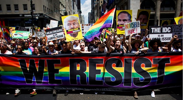 Parada ponosa u New Yorku: Deseci tisuća ljudi protiv Trumpove politike