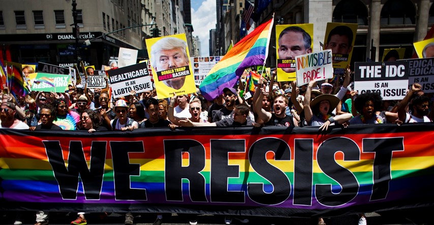 Deseci tisuća ljudi marširali na Gay Prideu u New Yorku protiv Trumpa