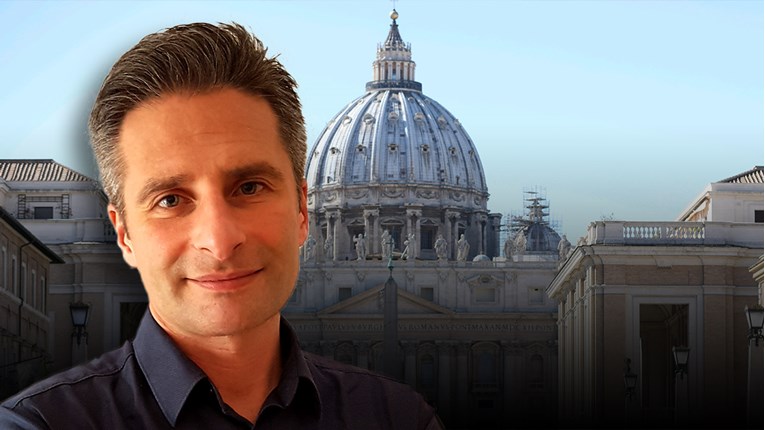Gej svećenik koji je uzdrmao Vatikan za Index: "Papa je samo maska iza koje se skriva crkvena mržnja"