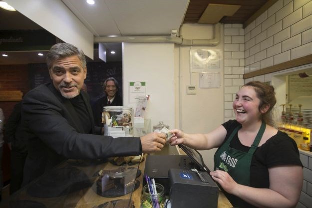 Glumac velikog srca: George Clooney u kafiću ostavio 7000 kuna za beskućnike