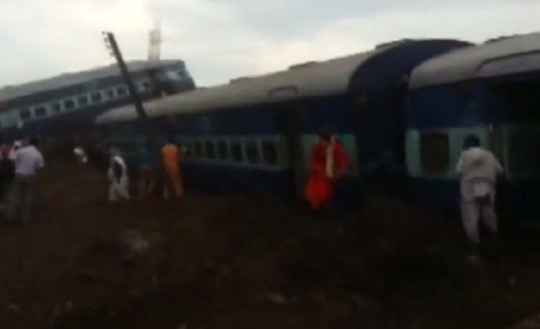 Raste broj žrtava željezničke nesreće u Indiji: 23 poginule, 64 ozlijeđene osobe